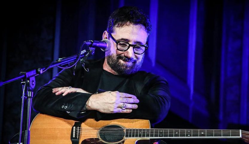 Federico Zampaglione con una chitarra