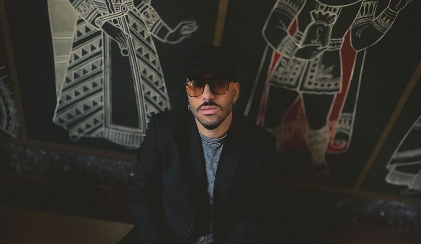 Fiat131 con sfondo con figure