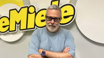 Frankie Hi-nrg mc negli studi di Radio LatteMiele
