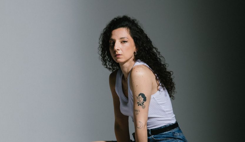 Svegliaginevra con sfondo grigio