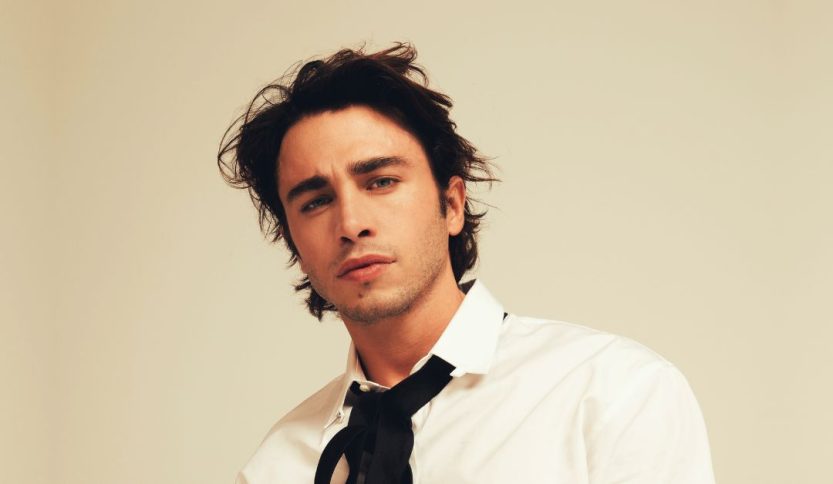 Riki con sfondo chiaro