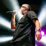 Frankie hi-nrg mc durante un concerto