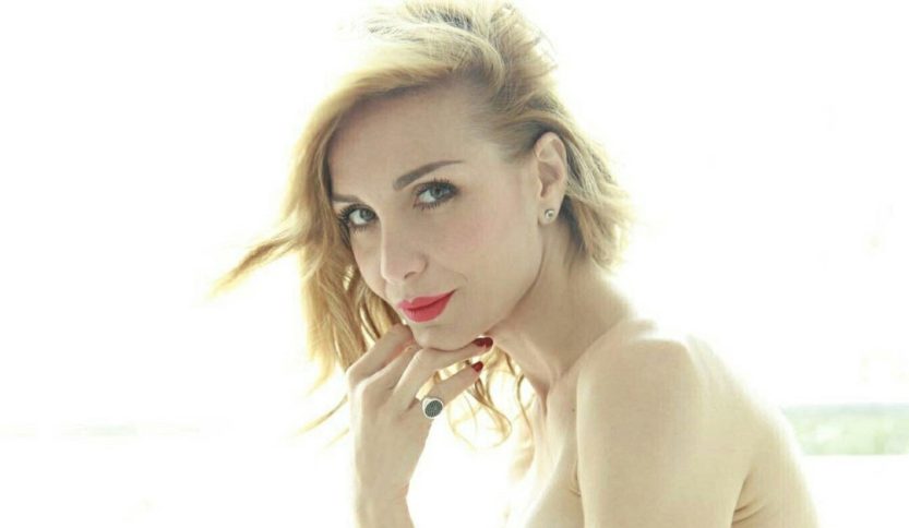 Francesca Manicone con sfondo bianco