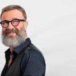 Marco Masini con camicia blu