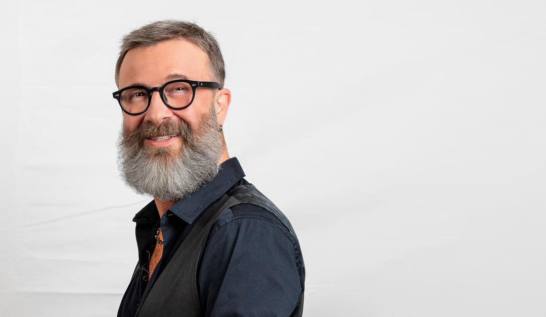 Marco Masini con camicia blu