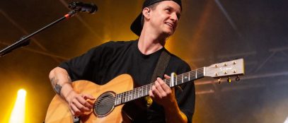 Andrea Cerrato durante un concerto