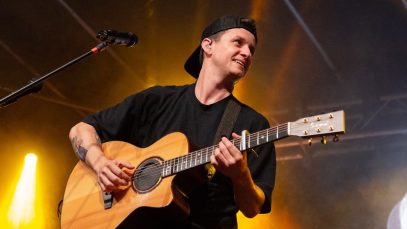 Andrea Cerrato durante un concerto