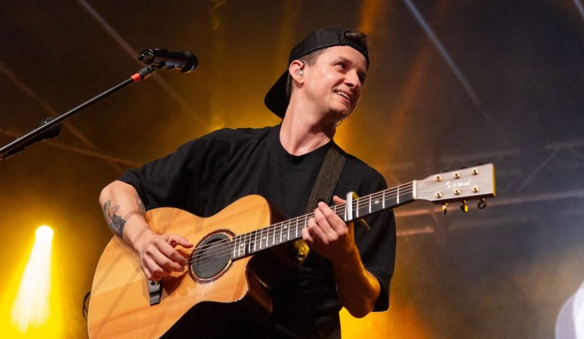 Andrea Cerrato durante un concerto