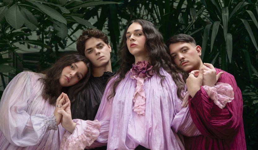 Santamarea tra degli alberi