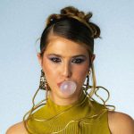 Shabel con una gomma da masticare