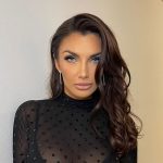 Elettra Lamborghini su sfondo bianco