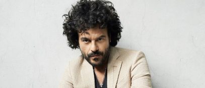 Francesco Renga con sfondo bianco