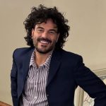 Francesco Renga in casa con ringhiera