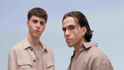 LDA e Aka7even vestiti di beige