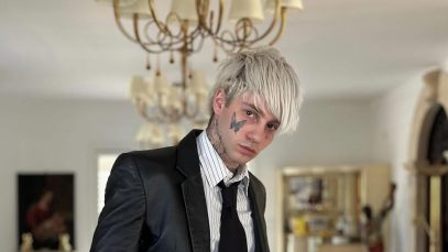 Chiello in sala con lampadari