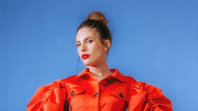 Ditonellapiaga su sfondo celeste