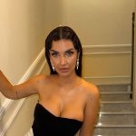 Elettra Lamborghini sulle scale