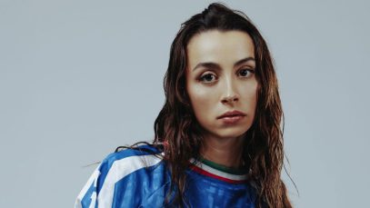 Maddalena con sfondo azzurro