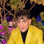 Michele bravi con completo giallo