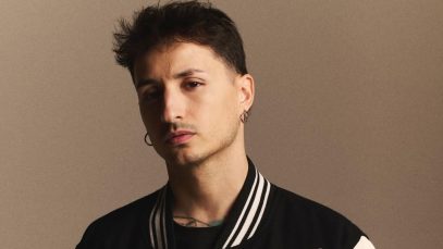 Nayt su sfondo beige