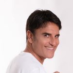 Sal Da Vinci sfondo bianco