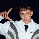 Tredici Pietro con sfondo nero