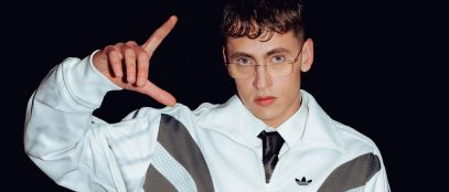 Tredici Pietro con sfondo nero