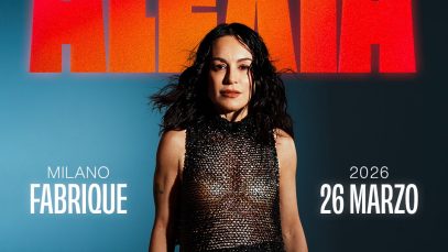 Alexia con la locandina dell'evento