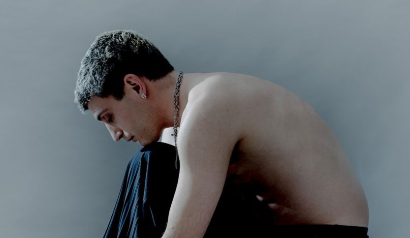 Iako con sfondo azzurro