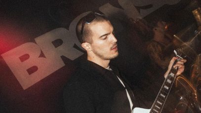 Itto durante un concerto