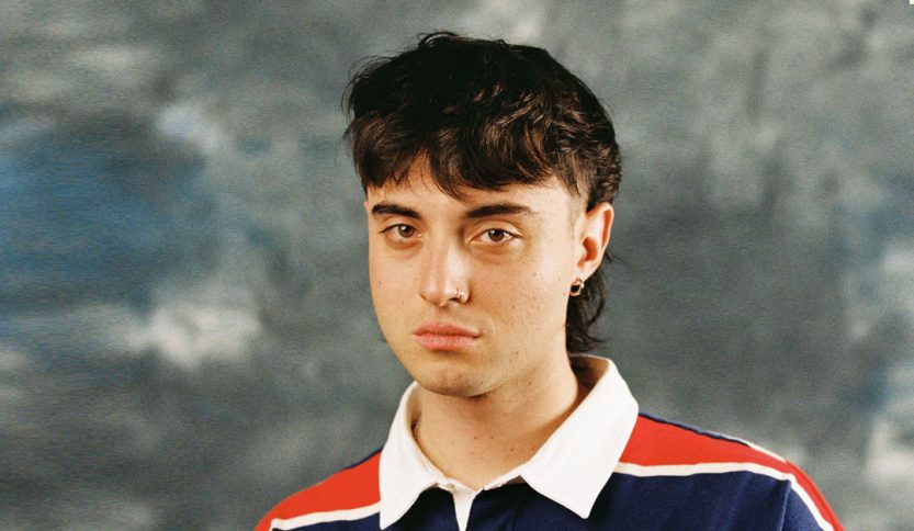 Matsby con sfondo grigio