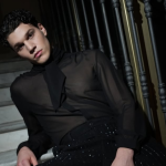 Nicolò Filippucci su una scala