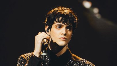 tellynonpiangere mentre canta dal vivo