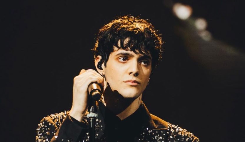 tellynonpiangere mentre canta dal vivo