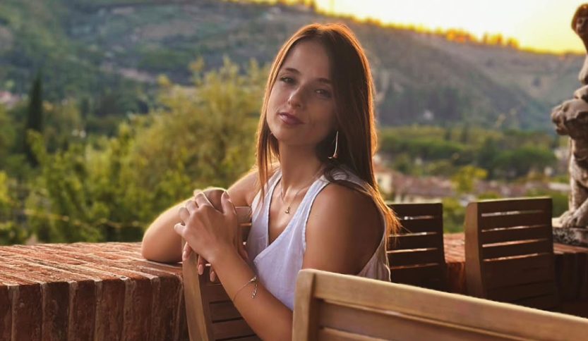 Valentina Favazza in una campagna