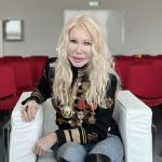 Ivana Spagna in una sala conferenze