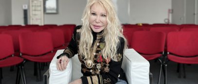 Ivana Spagna in una sala conferenze