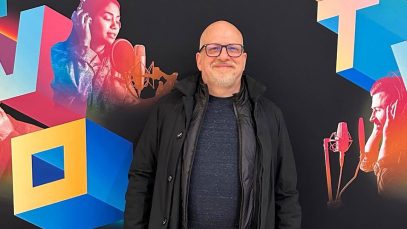 Alessandro Quarta con sfondo nero