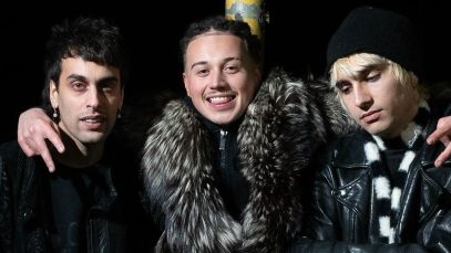 Dibla e Jiz con Sayf su sfondo nero