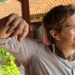 Francesco Sole in un tempio in Vietnam