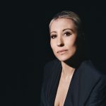 Malika Ayane con sfondo nero