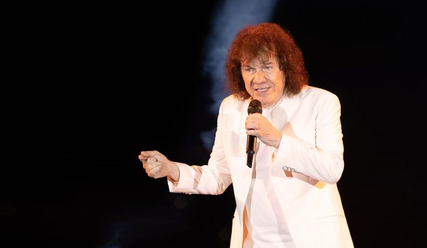 Riccardo Cocciante durante un live