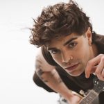 Agélo con sfondo bianco