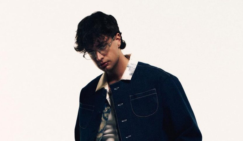 Cioffi con sfondo chiaro