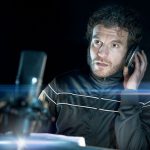 Davide Albano in uno studio di doppiaggio