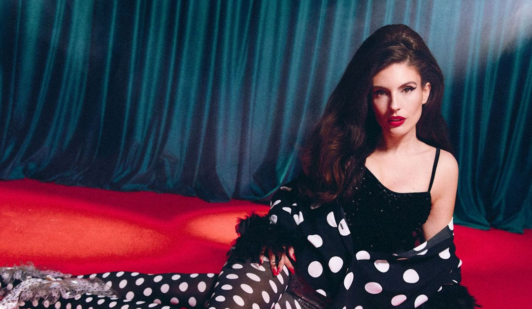 ditonellapiaga su un tappeto rosso