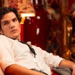 Luca Gaudiano su una poltrona