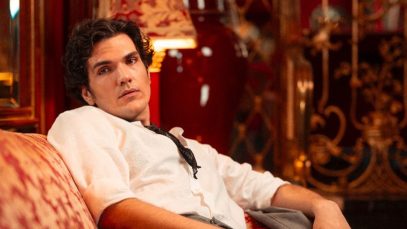 Luca Gaudiano su una poltrona