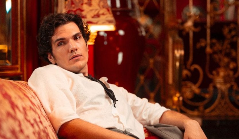 Luca Gaudiano su una poltrona