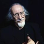 Piero Cassano con sfondo nero